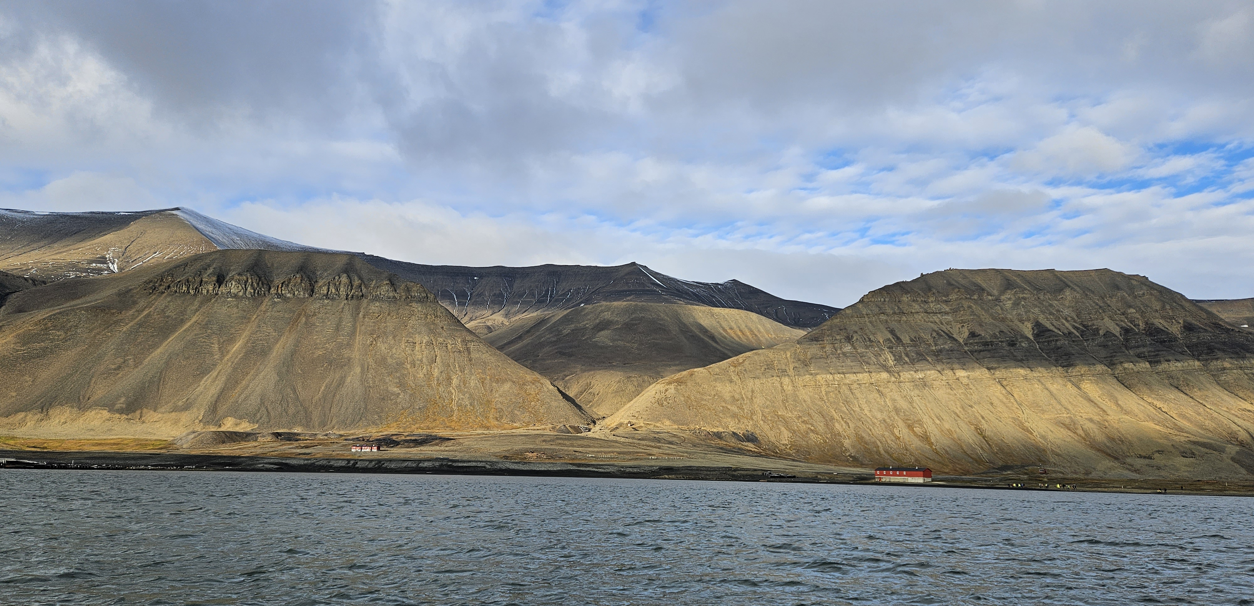 Sveagruva er i dag ryddet ned. Fire fredede bygg er restaurert og står igjen. Foto: Eva Therese Jenssen/Sysselmesteren på Svalbard.