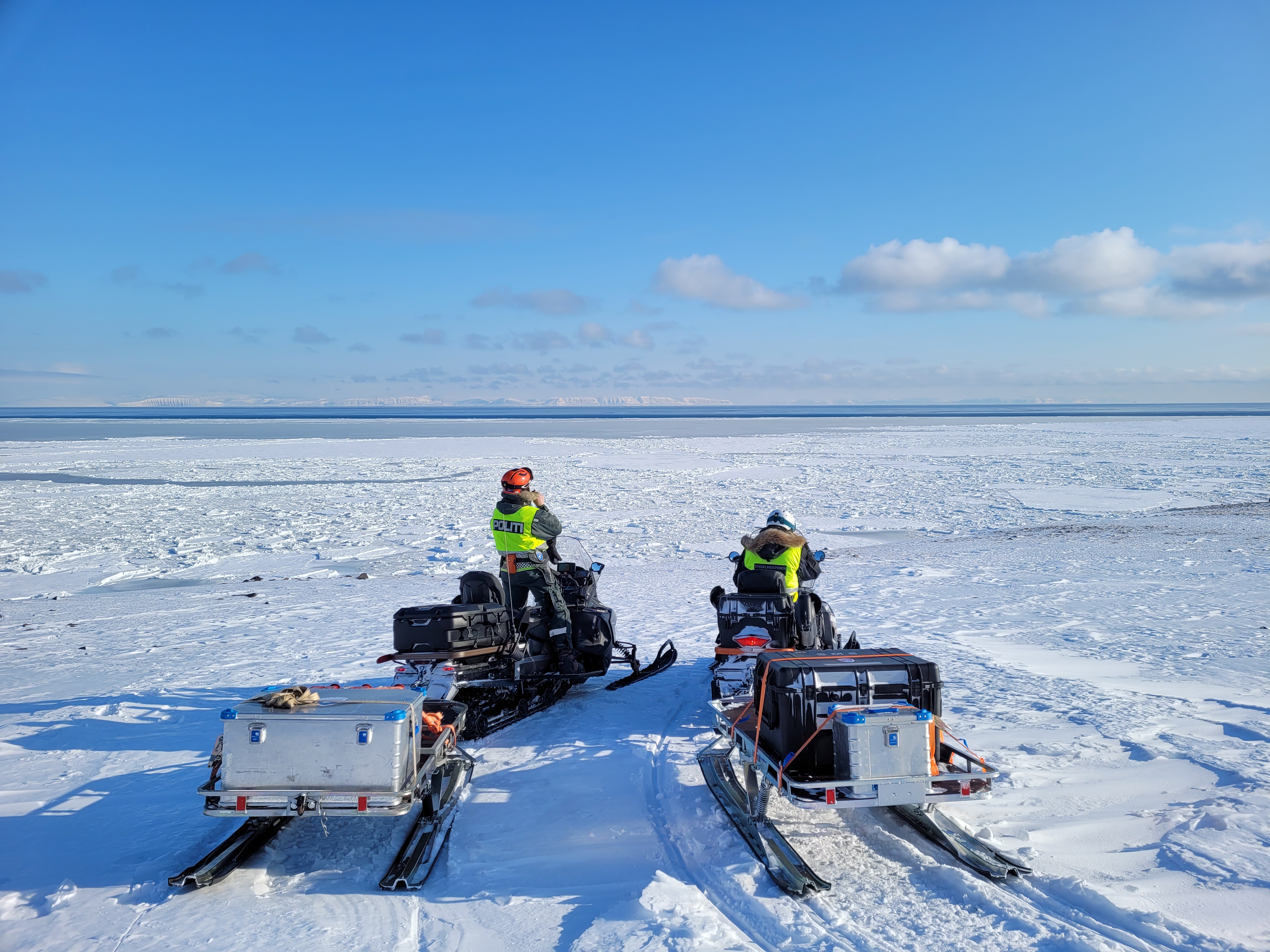 Feltinspektører på jobb på Svalbard. Foto: Jannike Wika / Sysselmesteren på Svalbard. Feltinspektører på jobb på Svalbard.