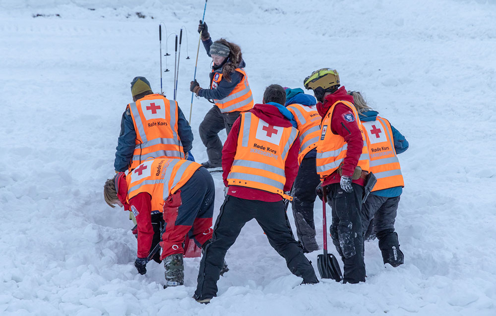 Fra fjorårets skredøvelse. Foto: Stein Olav Bredli/Sysselmesteren på Svalbard.